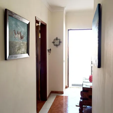 Rue Melvin Jones Apartment