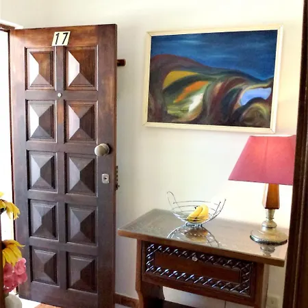 Rue Melvin Jones Apartment